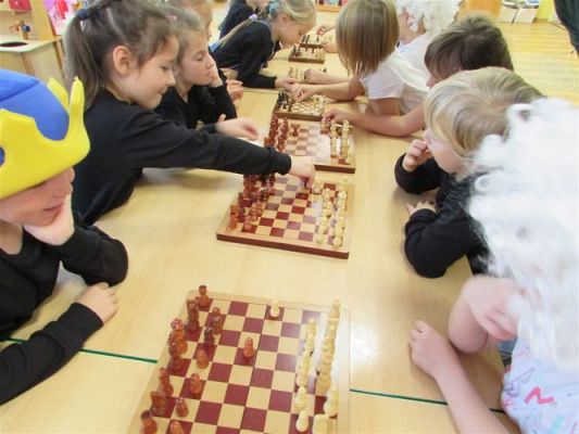 Grafika #53: 27.10.2020 Lekcja gry w szachy