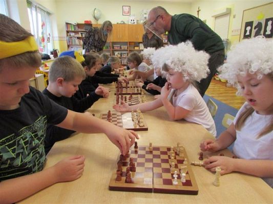 Grafika #54: 27.10.2020 Lekcja gry w szachy