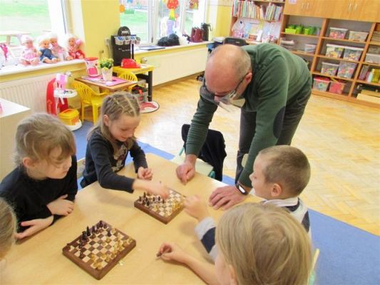 Grafika #57: 27.10.2020 Lekcja gry w szachy