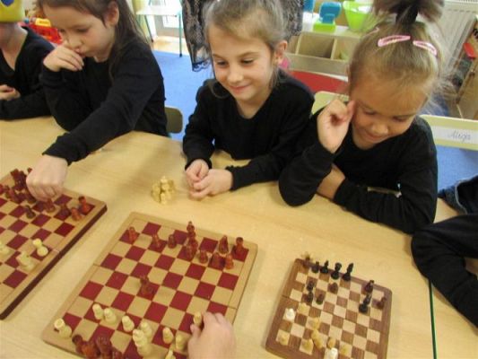 Grafika #58: 27.10.2020 Lekcja gry w szachy