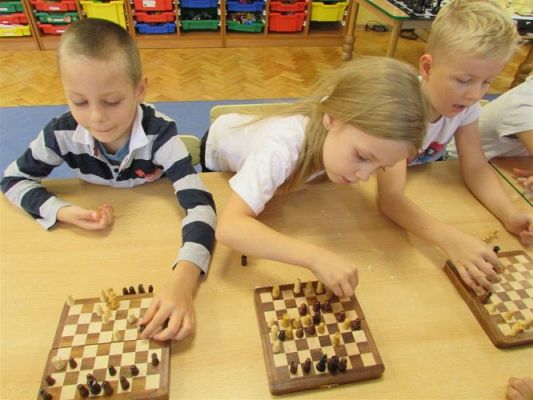 Grafika #64: 27.10.2020 Lekcja gry w szachy