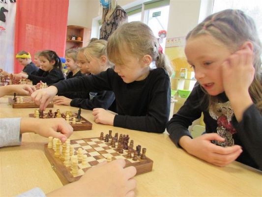 Grafika #65: 27.10.2020 Lekcja gry w szachy
