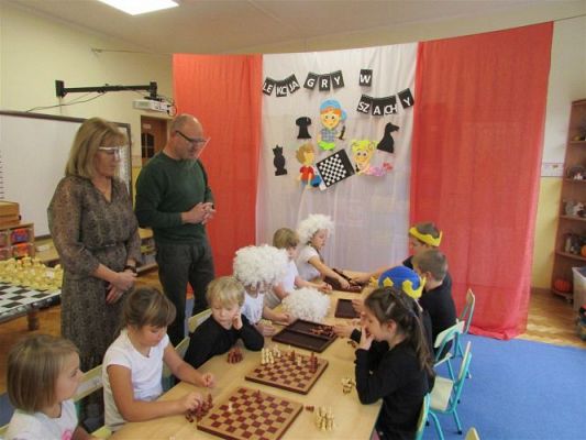 Grafika #68: 27.10.2020 Lekcja gry w szachy
