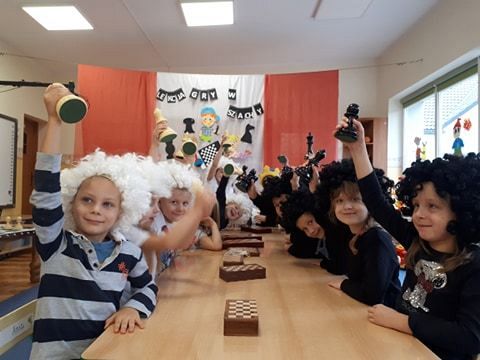 Grafika #74: 27.10.2020 Lekcja gry w szachy