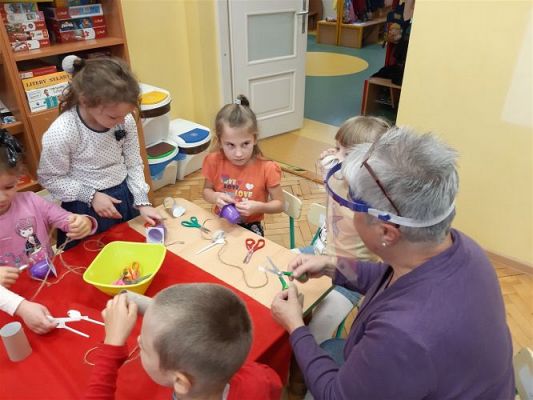 Grafika #14: 22.10.2020 Warsztaty kreatywne "Ćoś fajnego ze śmiecia mego"