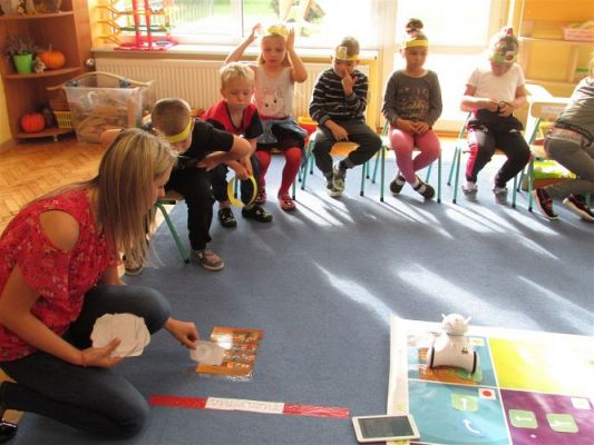 Grafika #32: 08.10.2020 Code WEEK Dzień 4 Zaprogramuj zdrowie - Wizyta Photona w sadzie