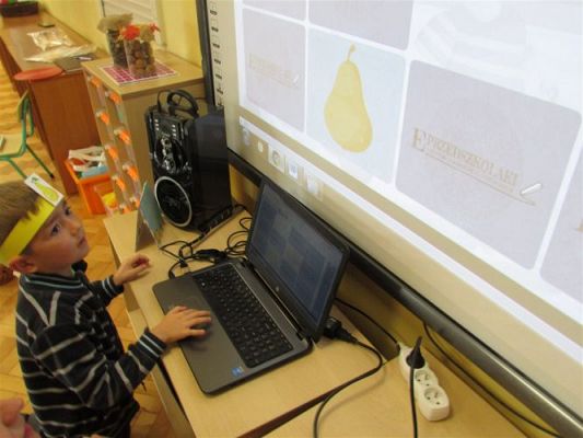 Grafika #46: 08.10.2020 Code WEEK Dzień 4 Zaprogramuj zdrowie - Wizyta Photona w sadzie