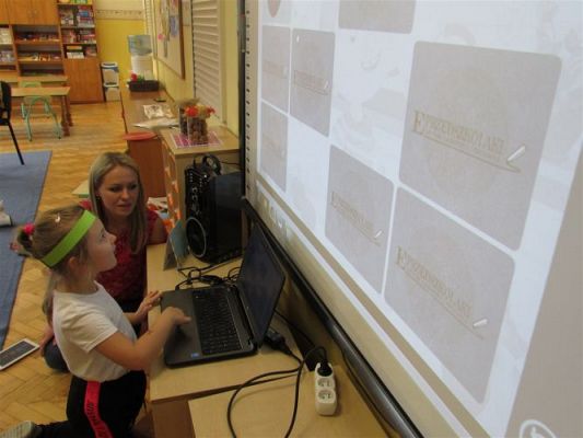 Grafika #49: 08.10.2020 Code WEEK Dzień 4 Zaprogramuj zdrowie - Wizyta Photona w sadzie