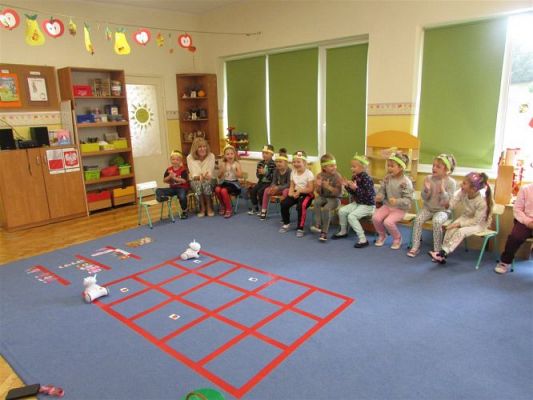 Grafika #54: 08.10.2020 Code WEEK Dzień 4 Zaprogramuj zdrowie - Wizyta Photona w sadzie