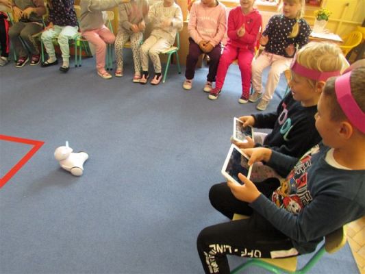 Grafika #56: 08.10.2020 Code WEEK Dzień 4 Zaprogramuj zdrowie - Wizyta Photona w sadzie