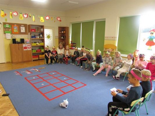 Grafika #58: 08.10.2020 Code WEEK Dzień 4 Zaprogramuj zdrowie - Wizyta Photona w sadzie