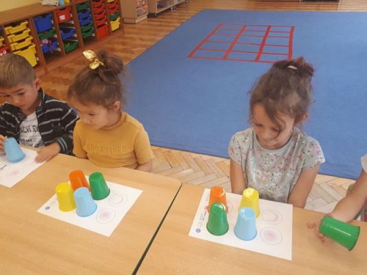 Grafika #4: 07.10.2020 CODE WEEK DZIEŃ 3 PĘTLE-SZUKAMY POWTÓRZEŃ W CODZIENNYCH CZYNNOŚCIACH