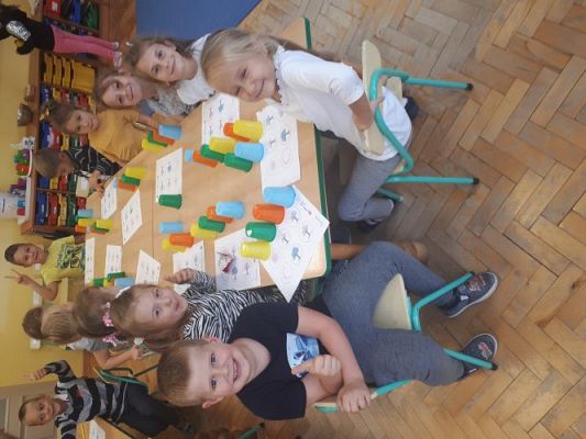 Grafika #12: 07.10.2020 CODE WEEK DZIEŃ 3 PĘTLE-SZUKAMY POWTÓRZEŃ W CODZIENNYCH CZYNNOŚCIACH