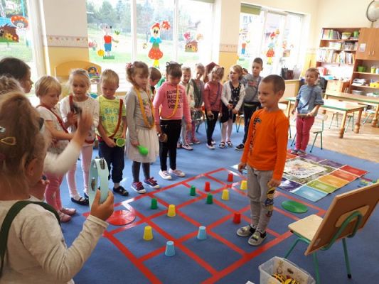 Grafika #16: 06.10.2020 CODE WEEK DZIEŃ 2 MUZYCZNY KOD CAŁA POLSKA PROGRAMUJE