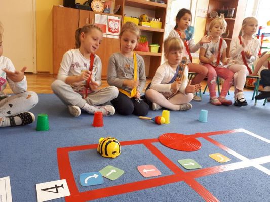 Grafika #20: 06.10.2020 CODE WEEK DZIEŃ 2 MUZYCZNY KOD CAŁA POLSKA PROGRAMUJE