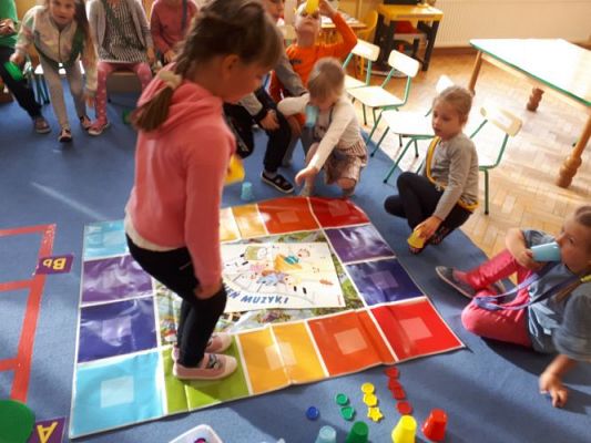 Grafika #21: 06.10.2020 CODE WEEK DZIEŃ 2 MUZYCZNY KOD CAŁA POLSKA PROGRAMUJE