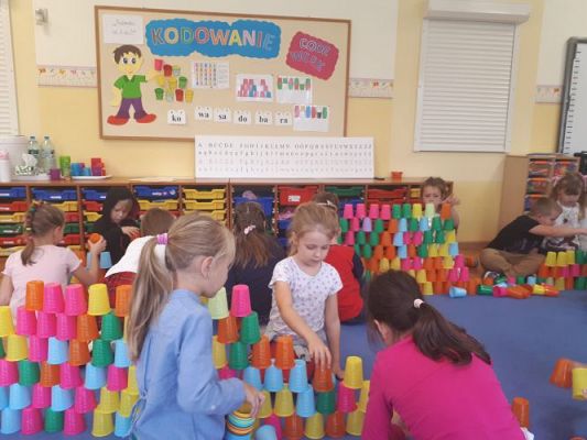 Grafika #32: 05.10.2020 Code Week Dzień 1 "Kubeczki od A do Z Cała Polska Programuje Gr III