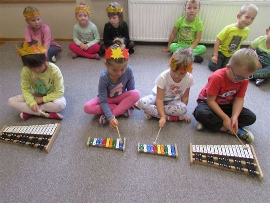 Grafika #7: 01.10.2020 Dzień Muzyki gr II