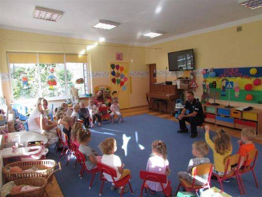 Grafika #3: 22.09.2020 Spotkanie z policjantem - Bezpieczna droga do przedszkola