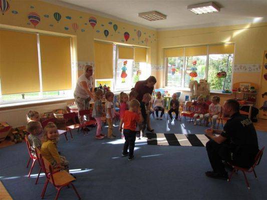 Grafika #4: 22.09.2020 Spotkanie z policjantem - Bezpieczna droga do przedszkola