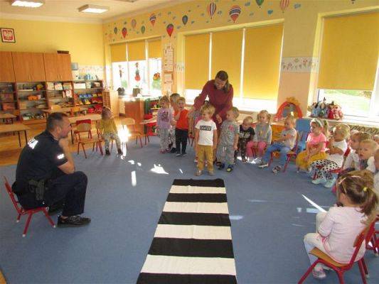 Grafika #7: 22.09.2020 Spotkanie z policjantem - Bezpieczna droga do przedszkola