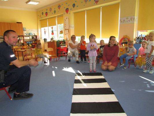 Grafika #11: 22.09.2020 Spotkanie z policjantem - Bezpieczna droga do przedszkola