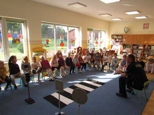 Grafika #33: 22.09.2020 Spotkanie z policjantem - Bezpieczna droga do przedszkola