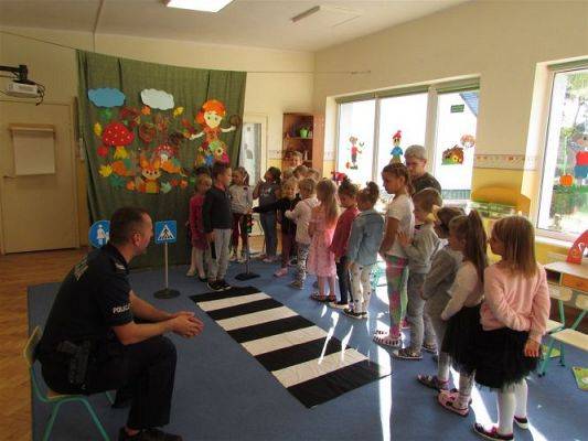Grafika #37: 22.09.2020 Spotkanie z policjantem - Bezpieczna droga do przedszkola