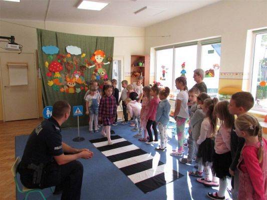 Grafika #38: 22.09.2020 Spotkanie z policjantem - Bezpieczna droga do przedszkola