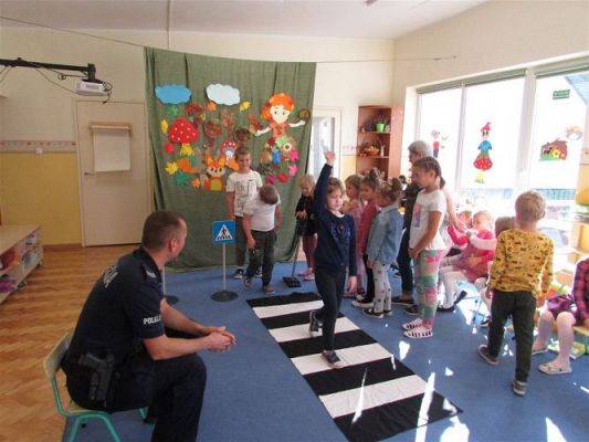 Grafika #39: 22.09.2020 Spotkanie z policjantem - Bezpieczna droga do przedszkola