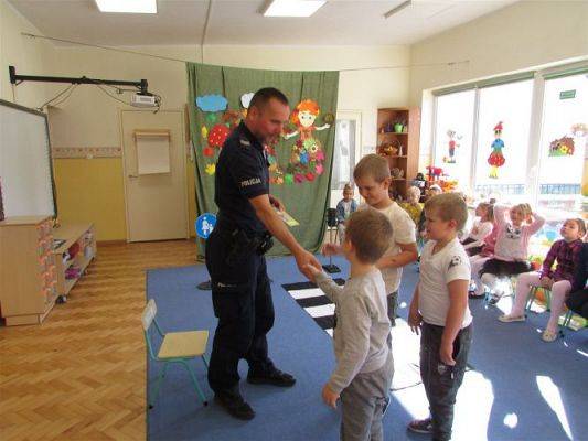 Grafika #44: 22.09.2020 Spotkanie z policjantem - Bezpieczna droga do przedszkola