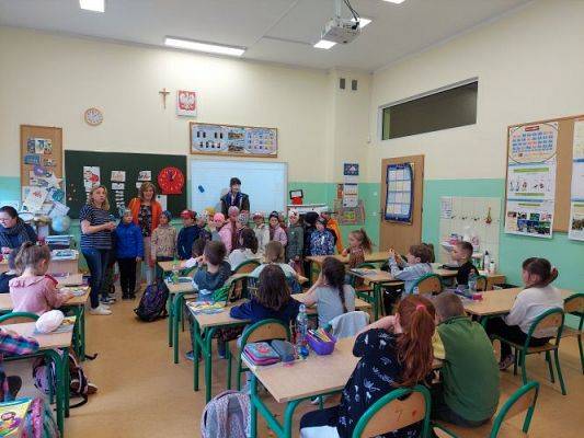 Grafika #4: 12.05.2022 Wizyta w Szkole Podstawowej w Wicku w kl I