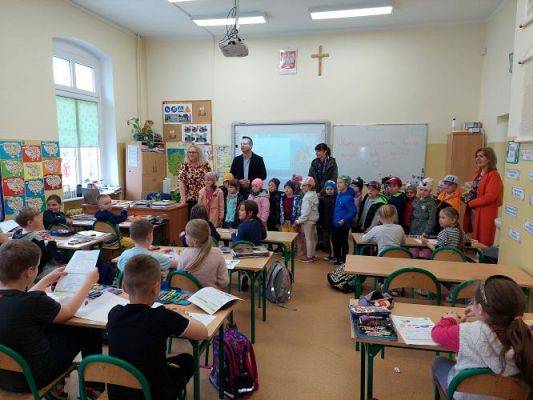 Grafika #9: 12.05.2022 Wizyta w Szkole Podstawowej w Wicku w kl I