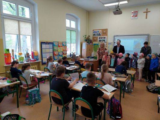 Grafika #10: 12.05.2022 Wizyta w Szkole Podstawowej w Wicku w kl I