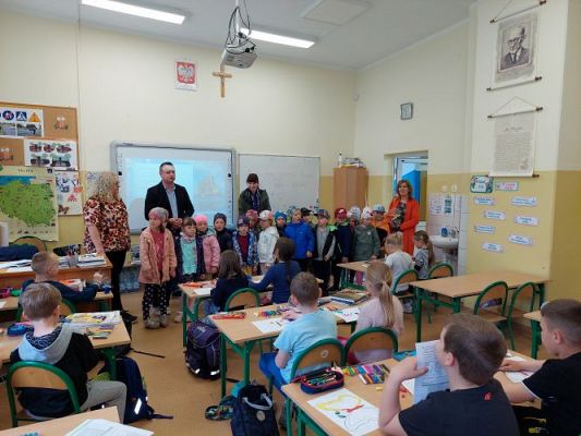 Grafika #12: 12.05.2022 Wizyta w Szkole Podstawowej w Wicku w kl I