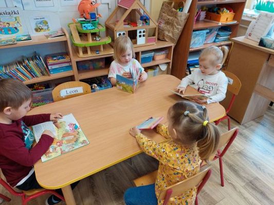 Grafika #9: 25.04.2022 Światowy Dzień Książki gr I