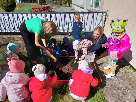 Grafika #10: 22.04.2022 Zakładamy przedszkolny ogródek