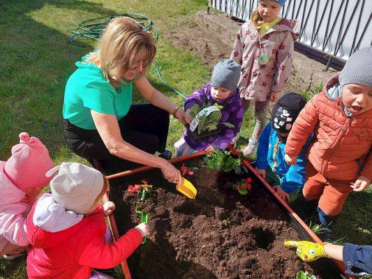 Grafika #12: 22.04.2022 Zakładamy przedszkolny ogródek