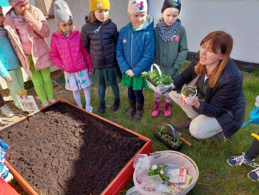 Grafika #20: 22.04.2022 Zakładamy przedszkolny ogródek