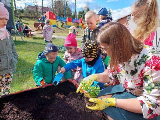Grafika #32: 22.04.2022 Zakładamy przedszkolny ogródek