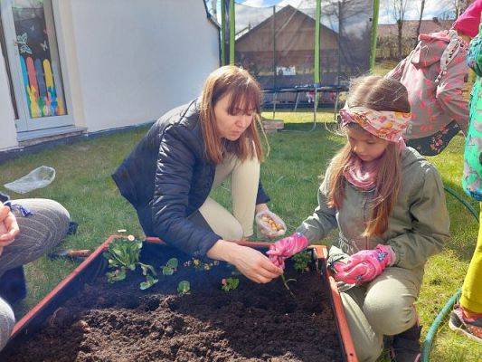 Grafika #39: 22.04.2022 Zakładamy przedszkolny ogródek
