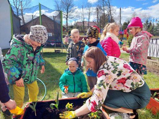 Grafika #42: 22.04.2022 Zakładamy przedszkolny ogródek