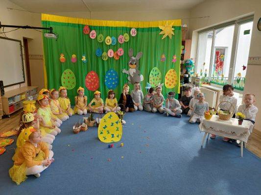 Grafika #2: 13.04.2022 Przedstawienie teatralne pt."Wielkanoc z kurką i zającem"