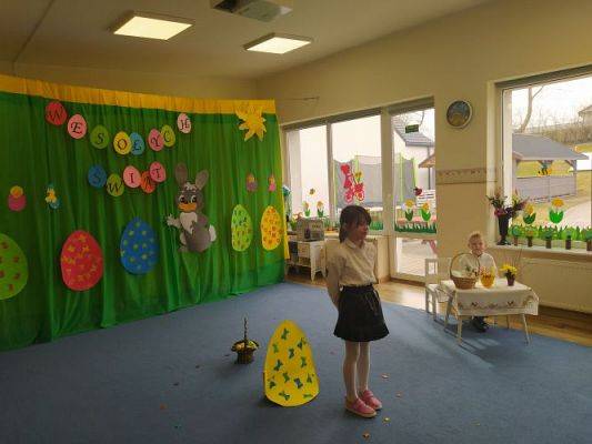 Grafika #16: 13.04.2022 Przedstawienie teatralne pt."Wielkanoc z kurką i zającem"