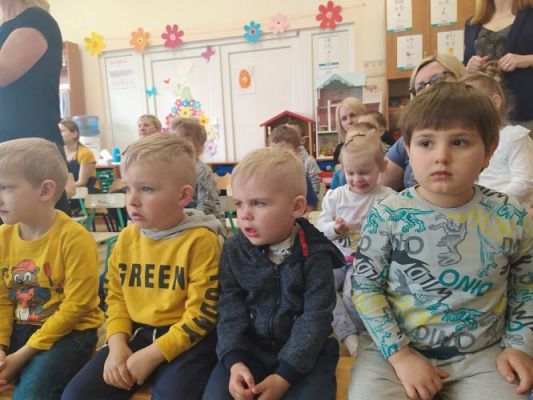 Grafika #23: 13.04.2022 Przedstawienie teatralne pt."Wielkanoc z kurką i zającem"