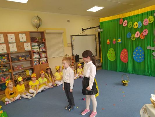 Grafika #24: 13.04.2022 Przedstawienie teatralne pt."Wielkanoc z kurką i zającem"