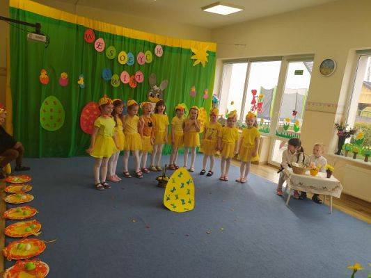 Grafika #26: 13.04.2022 Przedstawienie teatralne pt."Wielkanoc z kurką i zającem"