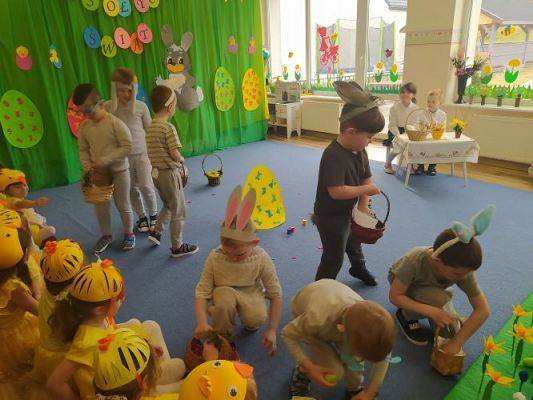 Grafika #29: 13.04.2022 Przedstawienie teatralne pt."Wielkanoc z kurką i zającem"