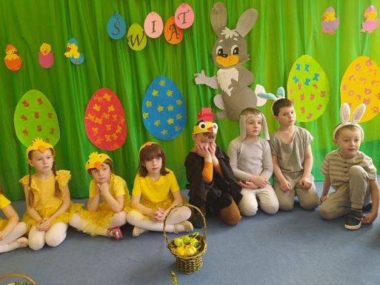 Grafika #30: 13.04.2022 Przedstawienie teatralne pt."Wielkanoc z kurką i zającem"