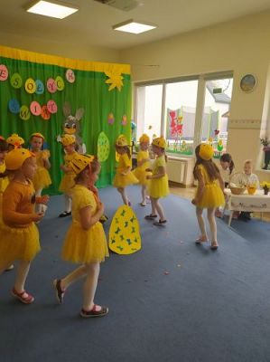 Grafika #31: 13.04.2022 Przedstawienie teatralne pt."Wielkanoc z kurką i zającem"